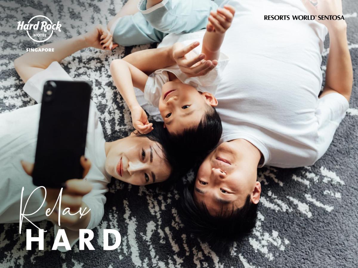 Resorts World Sentosa - Hotel Singapur Zewnętrze zdjęcie The cover of "New Hard"