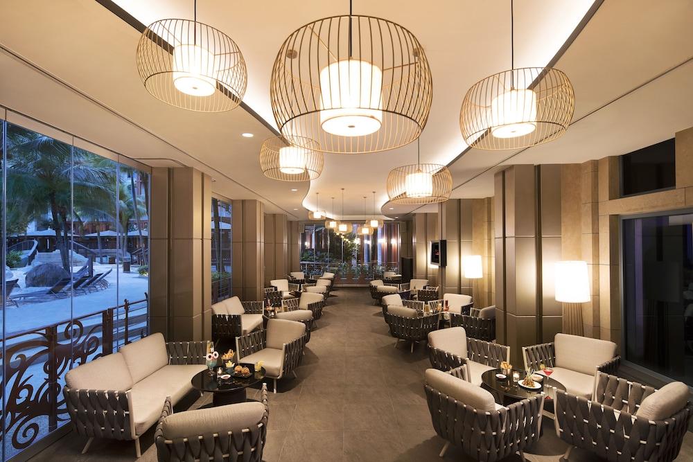 Resorts World Sentosa - Hotel Singapur Zewnętrze zdjęcie The interior of the lounge