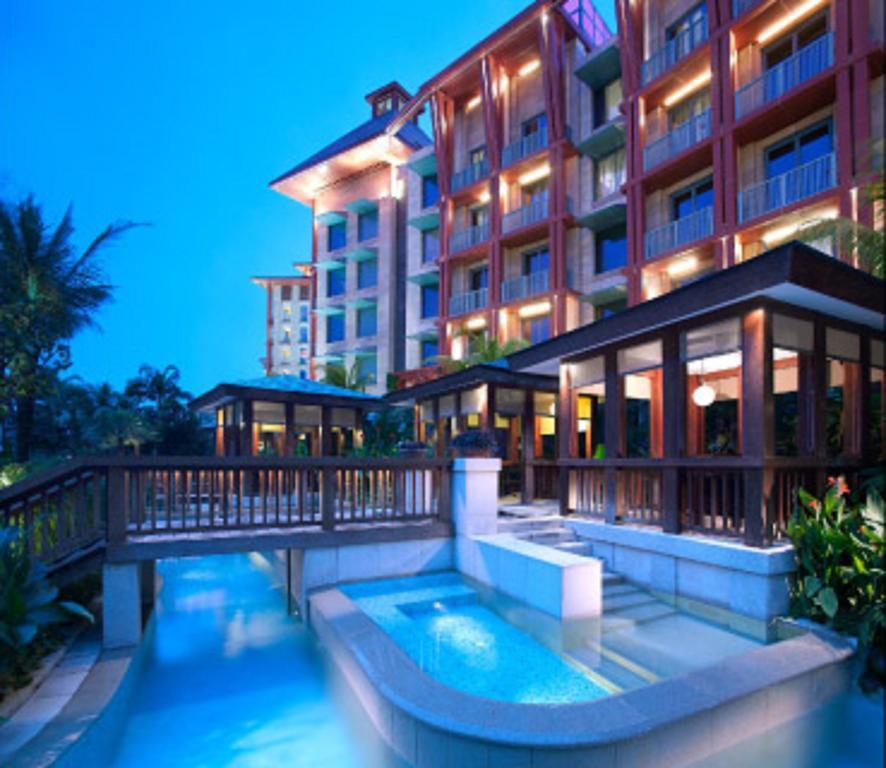 Resorts World Sentosa - Hotel Singapur Zewnętrze zdjęcie The hotel at night