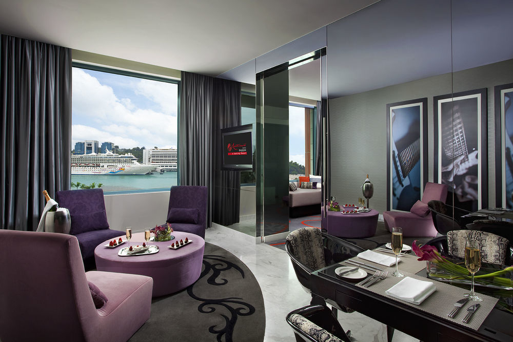 Resorts World Sentosa - Hotel Singapur Zewnętrze zdjęcie A suite at the W Hotel, Hong Kong